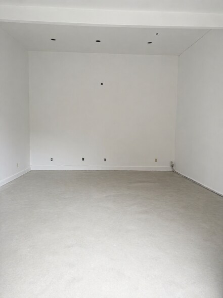 More Photos Of 1259 S La Brea Ave, Los Angeles General Retail For Lease