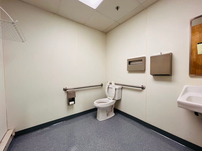 More Photos Of 190-200 Pleasant St, Rockland Manufacturing For Lease