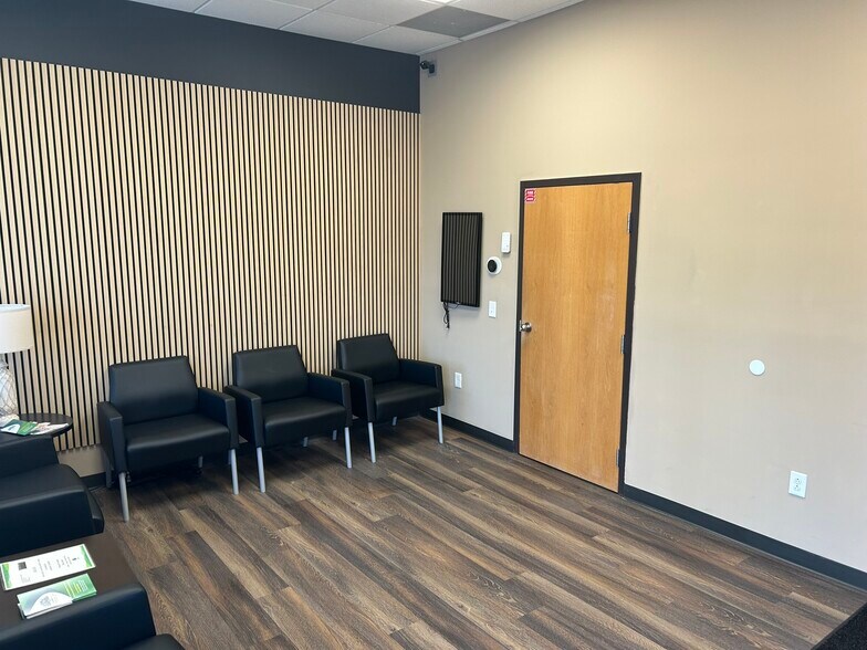 More Photos Of 303 6th Ave, Saint Albans Drugstore For Lease