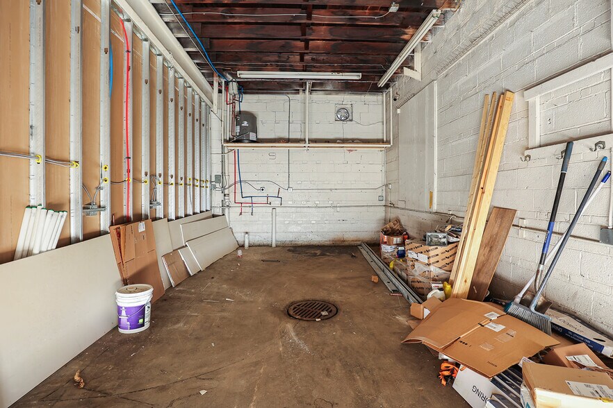 More Photos Of 7255 Olive Blvd, Saint Louis General Retail For Sale