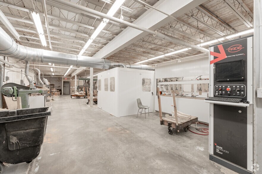 More Photos Of 980 3rd Ave SE, Hickory Warehouse For Sale