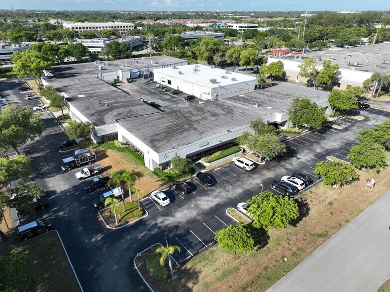 More Photos Of 3320-3350 NW 53rd St, Fort Lauderdale Light Manufacturing For Lease