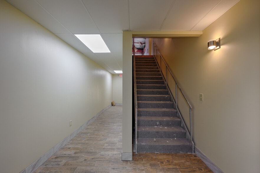 More Photos Of 1112 N Frazier St, Conroe Freestanding For Sale