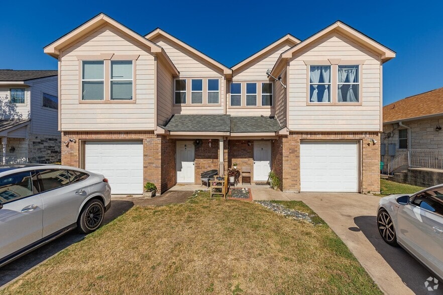 More Photos Of 1502 Claremont Cir, Marble Falls Apartments For Sale