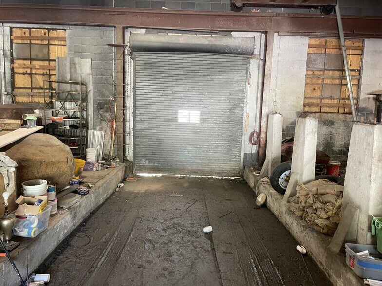 More Photos Of 500 N 5th St, Toronto Warehouse For Sale
