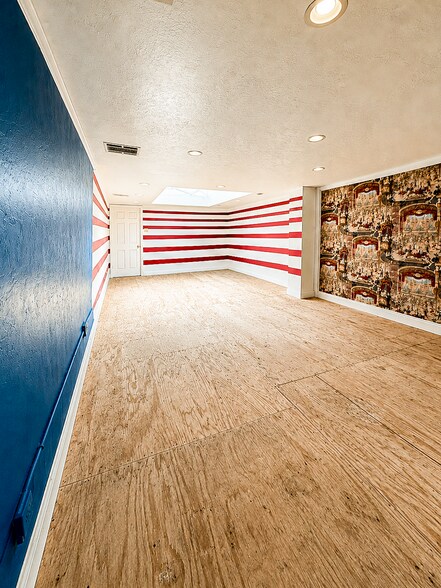 More Photos Of 524 N La Brea Ave, Los Angeles Storefront For Lease