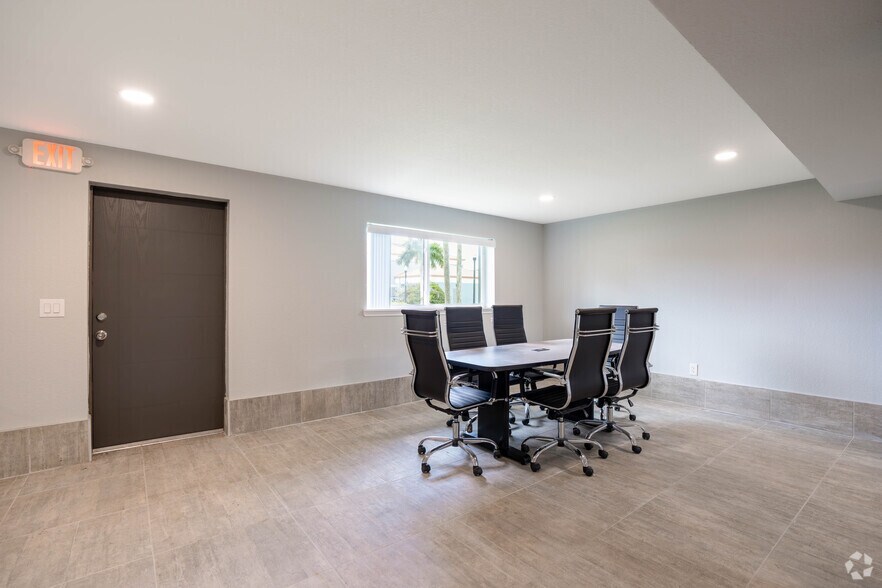 More Photos Of 404 Hargreaves Ave, Punta Gorda Office For Sale