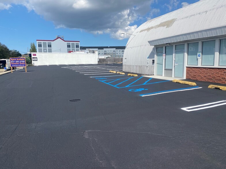 More Photos Of 165 Woodfield Rd, West Hempstead Warehouse For Lease