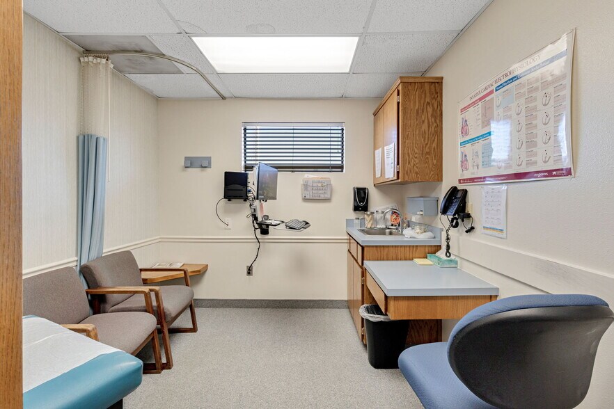 More Photos Of 1260 E Almond Ave, Madera Medical For Sale