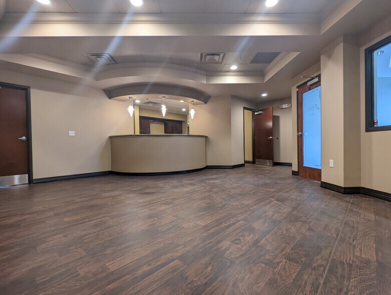 More Photos Of 13590 N Meridian St, Carmel Medical For Lease