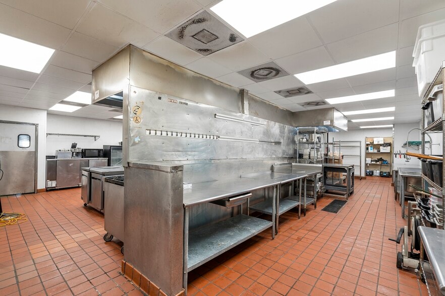 More Photos Of 341 Johnnie Dodds Blvd, Mount Pleasant Restaurant For Sale