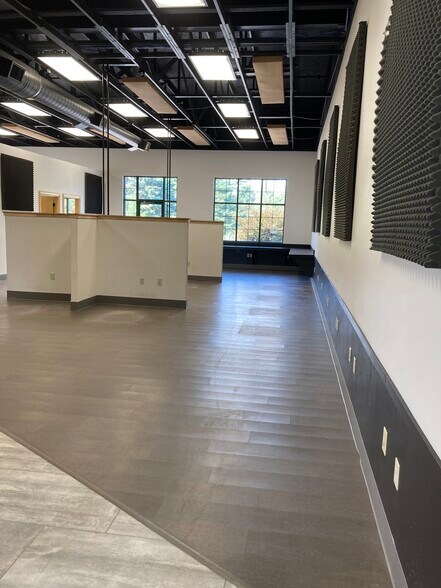 More Photos Of 1700 Sand Acres Dr, De Pere Storefront Retail Office For Lease