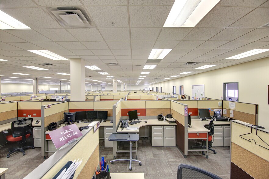 More Photos Of 1310 19th Ave NW, Clinton Light Manufacturing For Lease