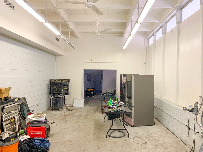 More Photos Of 315 E Ridgely St, Atmore Warehouse For Sale