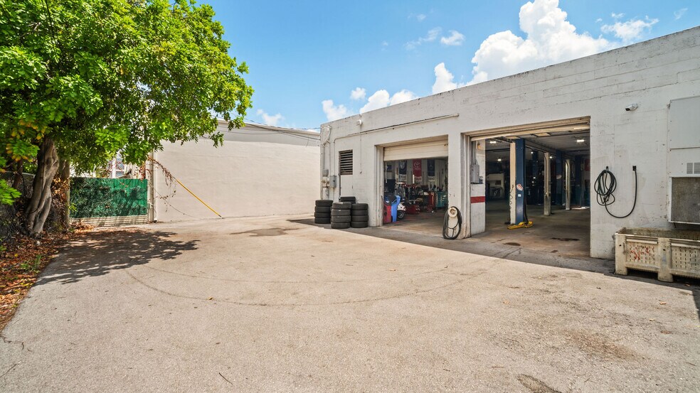 More Photos Of 303 NW 1st Ave, Boca Raton Warehouse For Sale