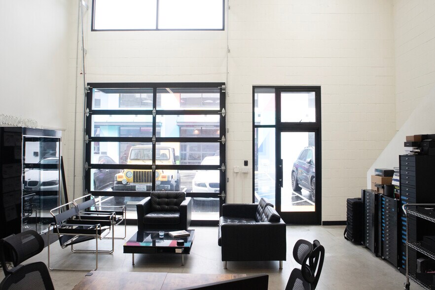 More Photos Of 1633-1639 Electric Ave, Venice Light Manufacturing For Lease