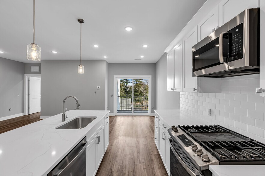 More Photos Of 33 Union Ave, Manasquan Apartments For Sale