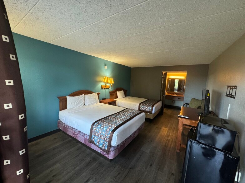 More Photos Of 1100 Lumiere Place Blvd, Saint Louis Hotel For Sale
