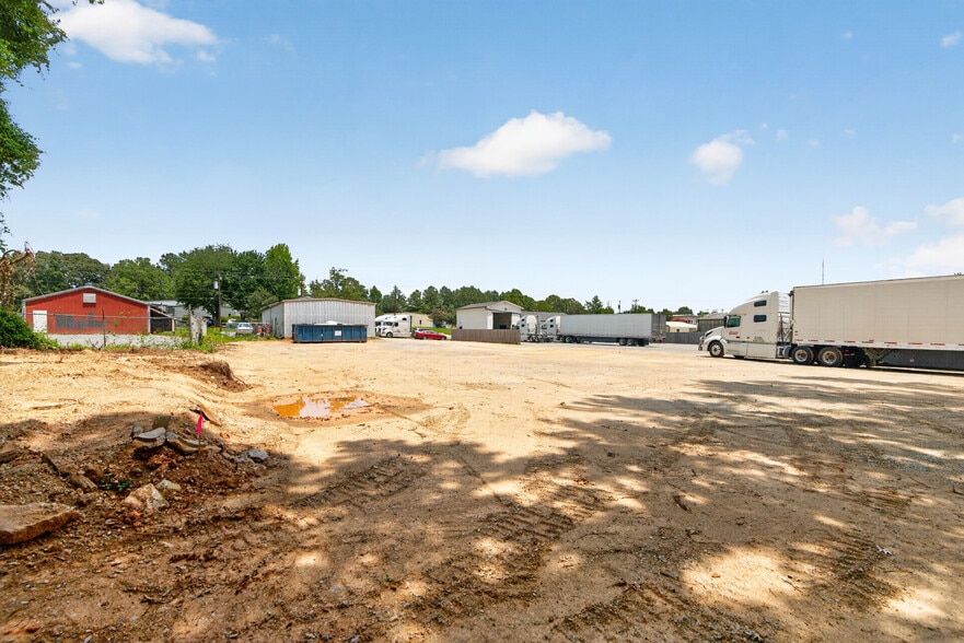 More Photos Of 3470 Gribble Rd, Matthews Warehouse For Lease