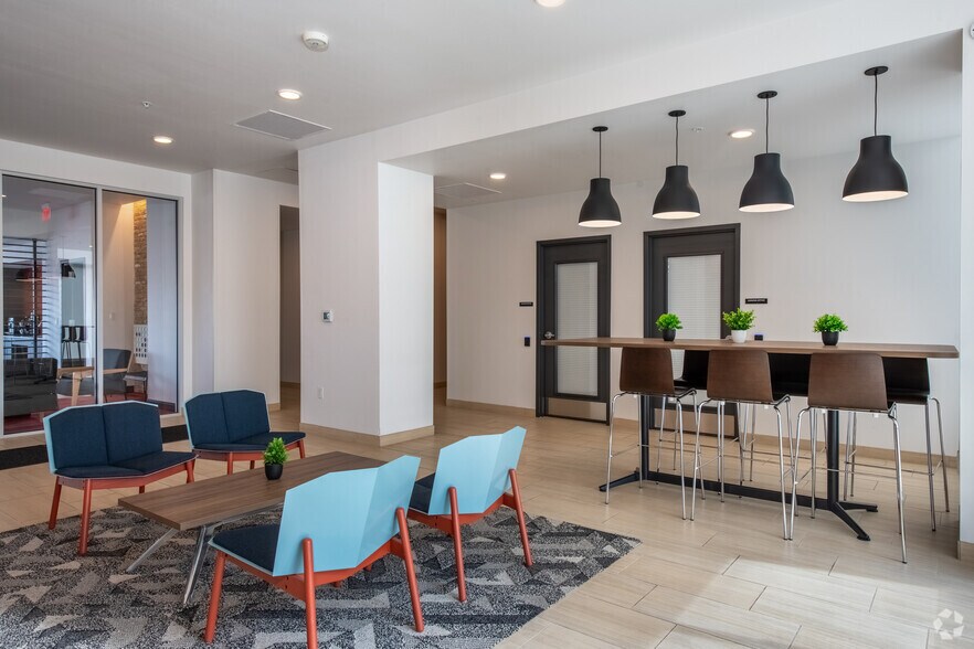 More Photos Of 2521 East Washington Ave, Madison Apartments For Lease