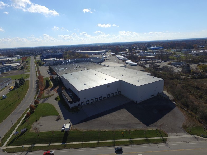 More Photos Of 75 Plant Farm Blvd, Brantford Warehouse For Lease