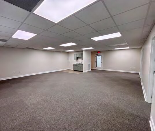 More Photos Of 537 Long Point Rd, Mount Pleasant Office For Lease