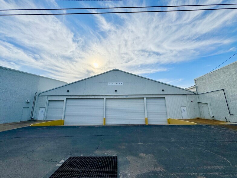 Primary Photo Of 10850 Harry Hines Blvd, Dallas Warehouse For Lease