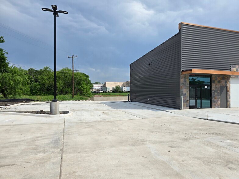 More Photos Of 9850 Huebner Rd, San Antonio Flex For Lease