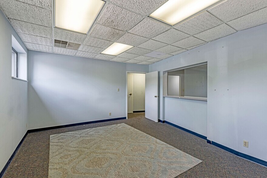 More Photos Of 9030 Montgomery Rd, Cincinnati Medical For Lease
