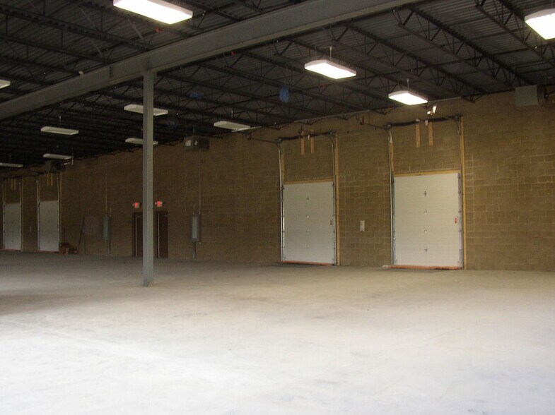 More Photos Of 2120 Howard Dr W, North Mankato Warehouse For Lease