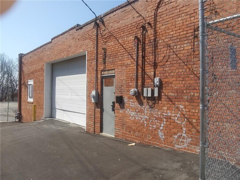 More Photos Of 317 S 9th St, Saint Joseph Warehouse For Sale
