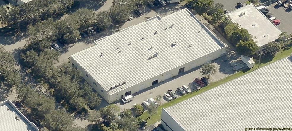 More Photos Of 9201 Brookwood Ct, Bonita Springs Showroom For Lease