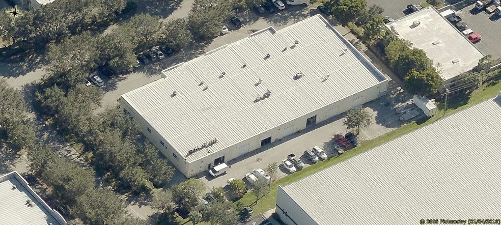 More Photos Of 9201 Brookwood Ct, Bonita Springs Showroom For Sale