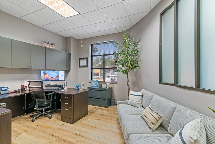 More Photos Of 10320 Lake Rd, Houston Loft Creative Space For Lease