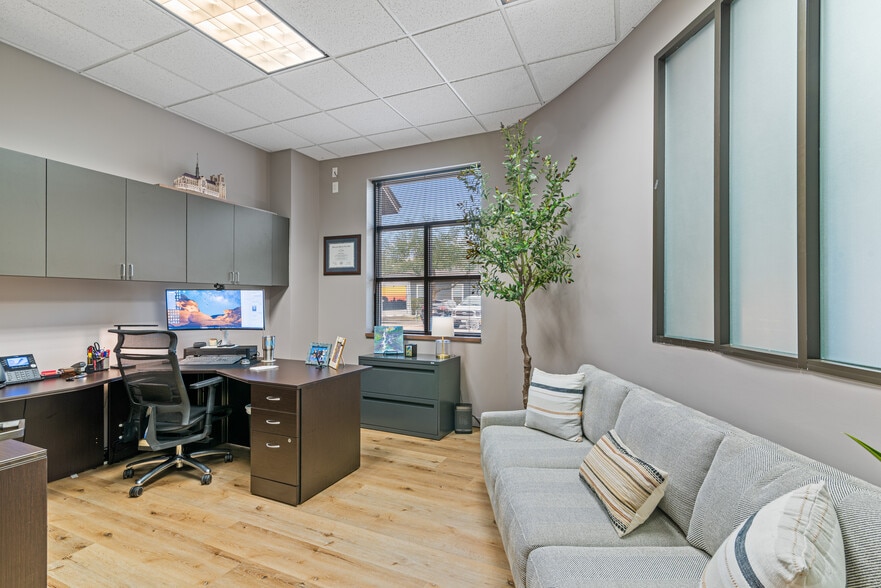 More Photos Of 10320 Lake Rd, Houston Loft Creative Space For Lease