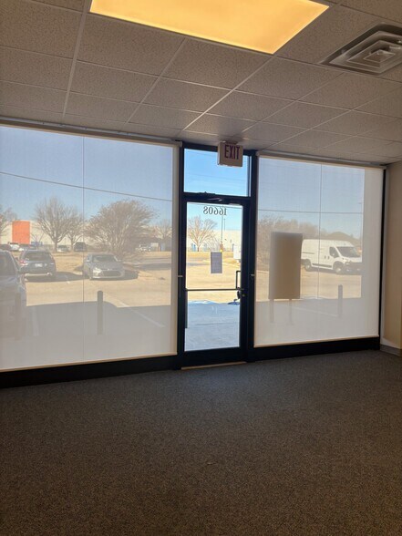 More Photos Of 16600-16622 N Western Ave, Edmond Unknown For Lease