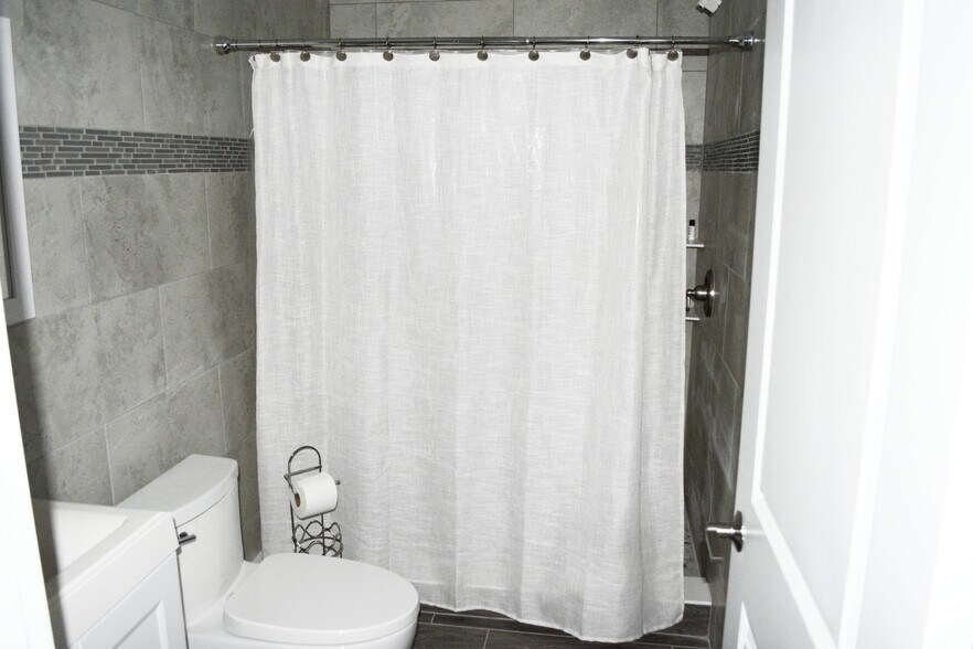 More Photos Of 2015 W Fairbanks Ave, Winter Park Storefront For Sale