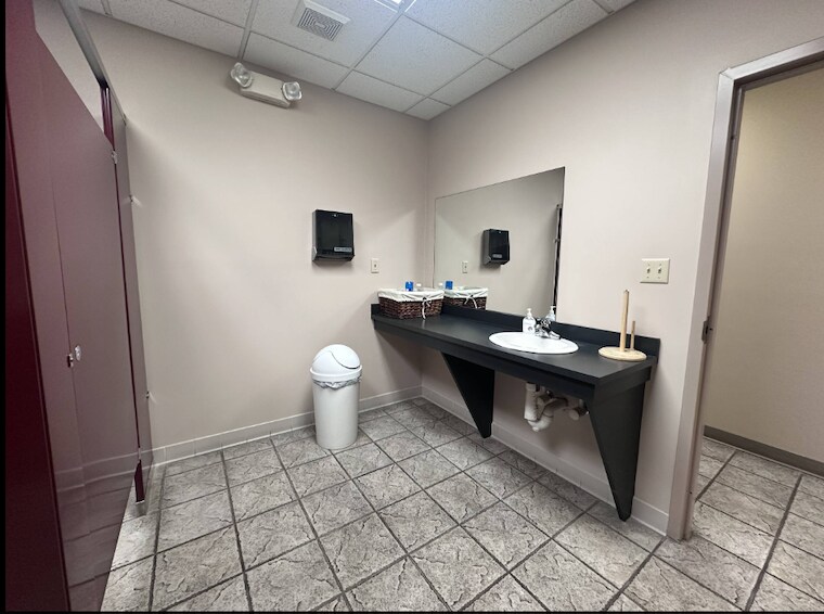 More Photos Of 2400 S Main St, Corbin Flex For Sale