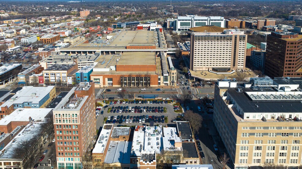 More Photos Of 424 E Grace St, Richmond Bank For Lease