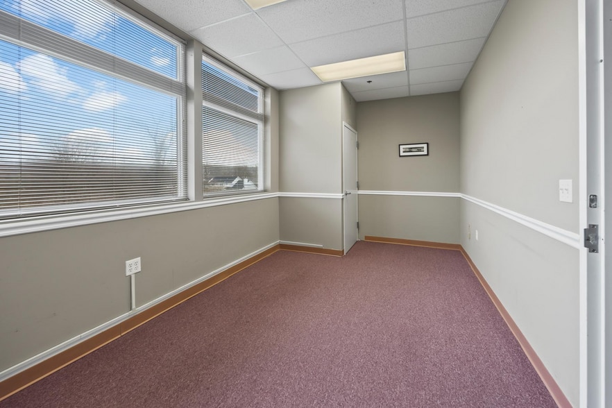 More Photos Of 1374 Whitehorse Hamilton Square Rd, Hamilton Office For Sale