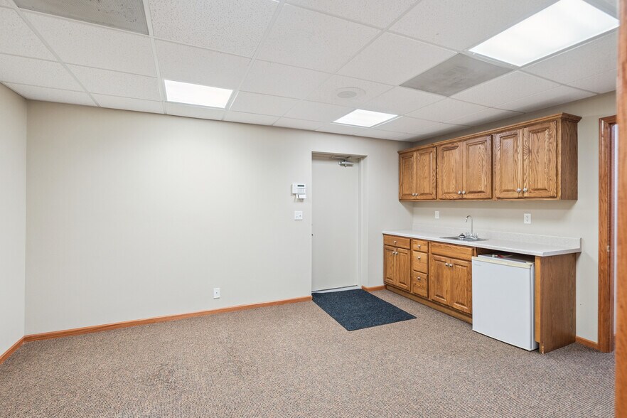 More Photos Of 101 E Linn St, Marshalltown Office For Sale
