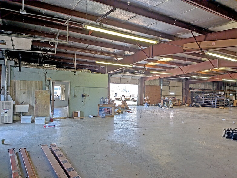 More Photos Of 900 S 45th St, Mount Vernon Flex For Lease