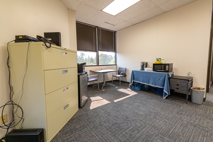 More Photos Of 6950 SW Hampton St, Tigard Office For Lease
