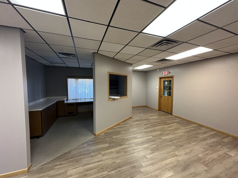 More Photos Of 8080 Utah St, Merrillville Office For Lease