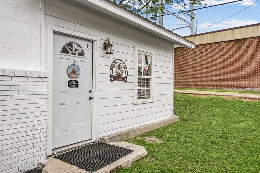More Photos Of 450 Stephens St, Rochelle Storefront Retail Office For Sale