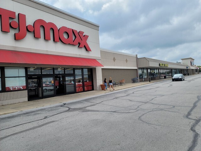 More Photos Of 1107-1125 S Main St, Bowling Green Unknown For Lease