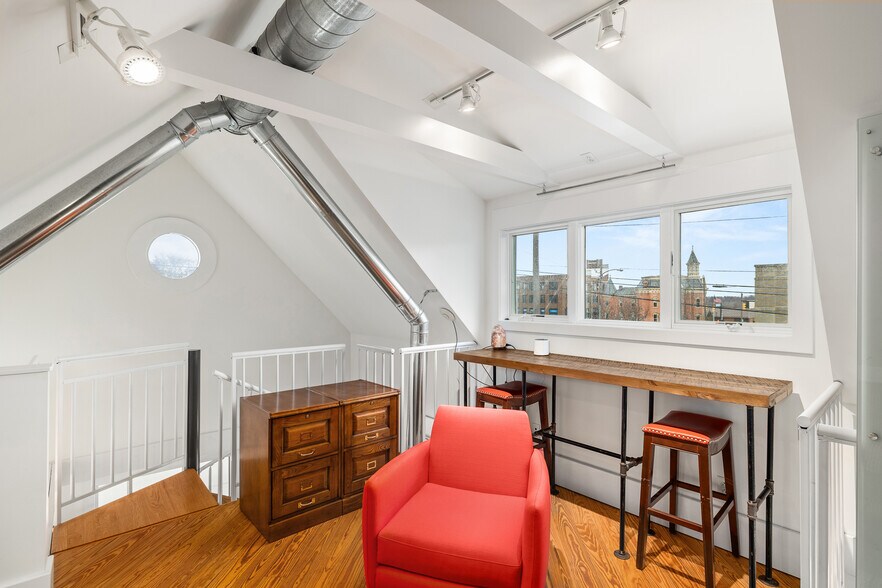 More Photos Of 20 N Mulberry St, Mansfield Office For Sale