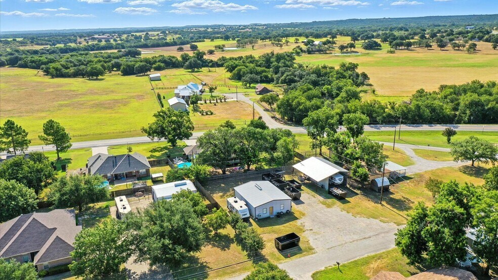 More Photos Of 104 Yuma Street, Lipan Warehouse For Sale