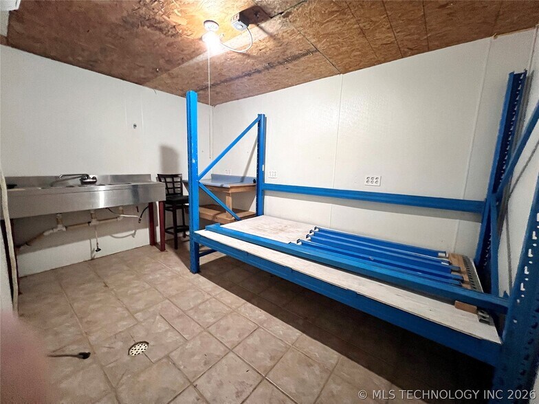 More Photos Of 5268 S Highway 377, Kingston Bar For Sale