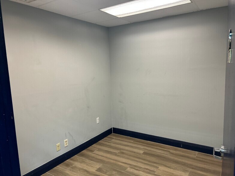 More Photos Of 4121-4141 NW 5th St, Plantation Medical For Sale